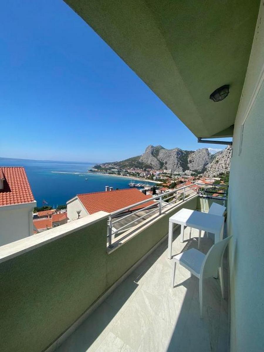 Two bedroom apartment with balcony and sea view Omiš  A-a