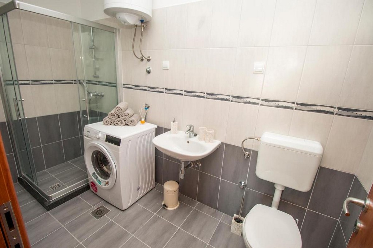 Two bedroom apartment with terrace and sea view Omiš  A-a
