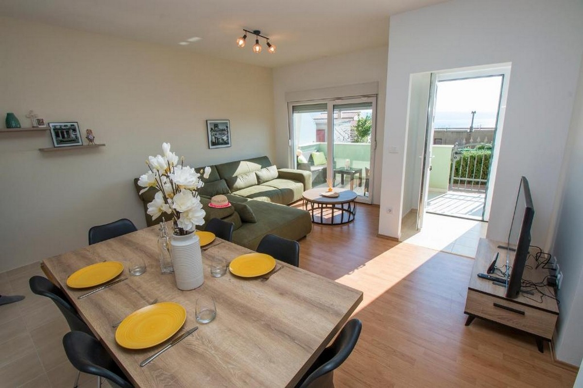 Two bedroom apartment with terrace and sea view Omiš (A-21058-a) Two bedroom apartment with terrace and sea view Omiš (A-21058-a)