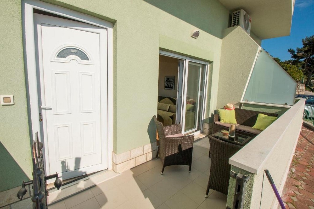 Two bedroom apartment with terrace and sea view Omiš  A-a
