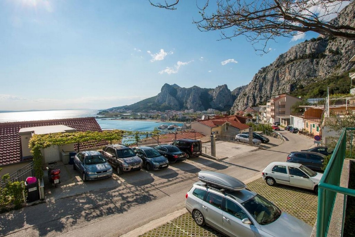Two bedroom apartment with terrace and sea view Omiš  A-a