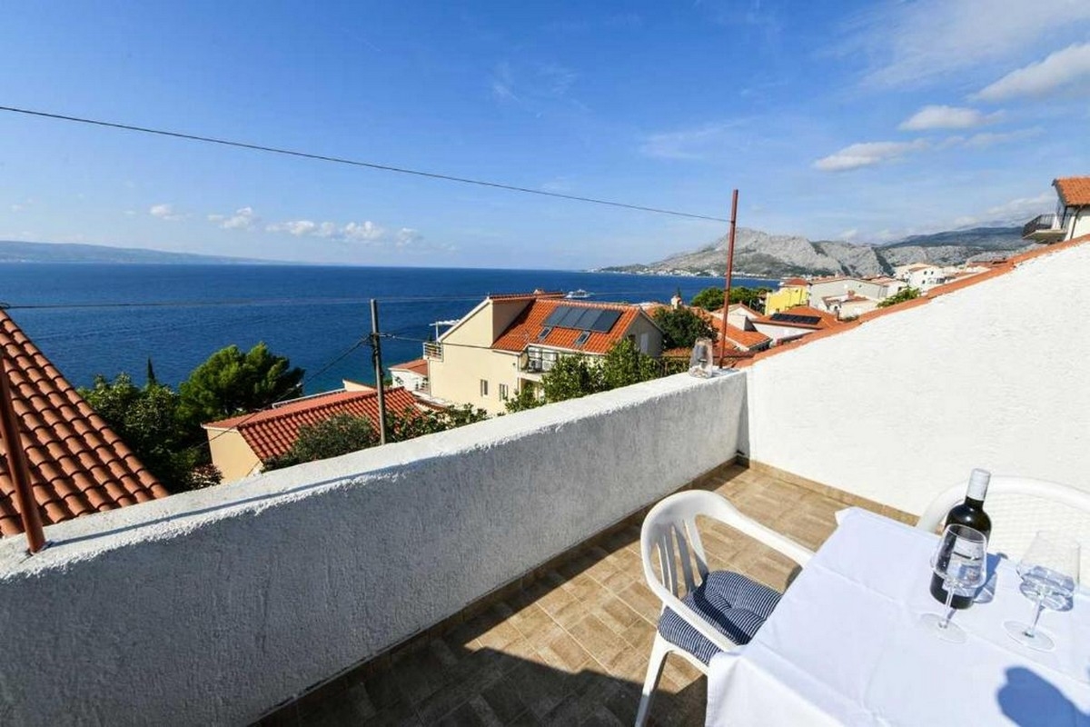 Jednosobni apartman s terasom i pogledom na more Nemira, Omiš  A-b