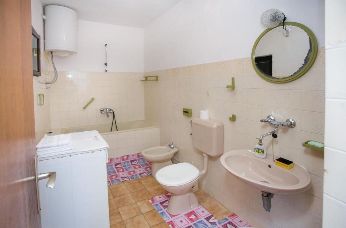 Three bedroom apartment with terrace and sea view Nemira, Omiš  A-c