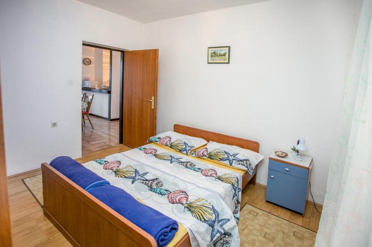 Three bedroom apartment with terrace and sea view Nemira, Omiš  A-c