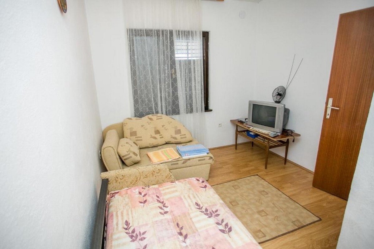 Three bedroom apartment with terrace and sea view Nemira, Omiš  A-c