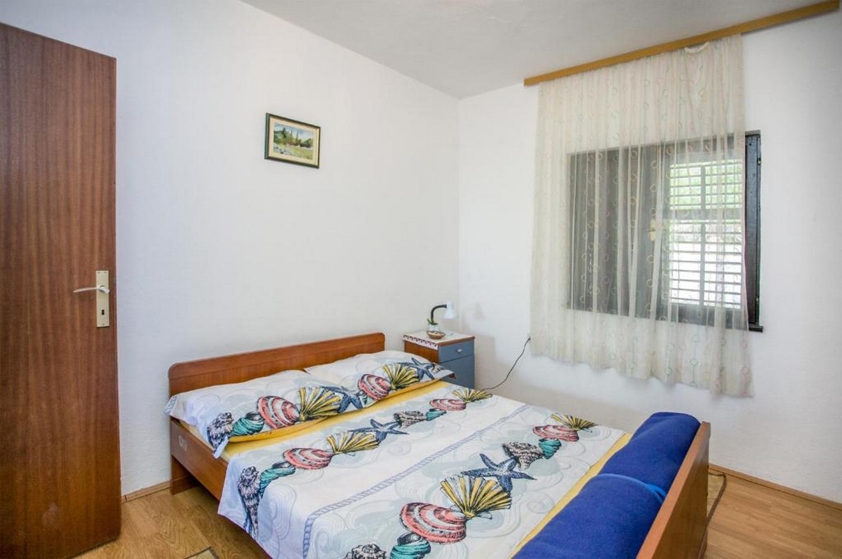 Three bedroom apartment with terrace and sea view Nemira, Omiš  A-c