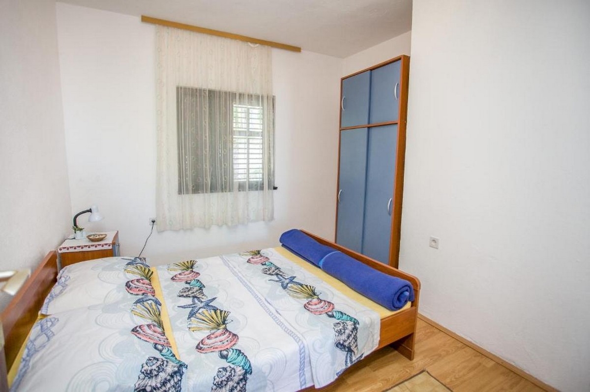 Three bedroom apartment with terrace and sea view Nemira, Omiš  A-c