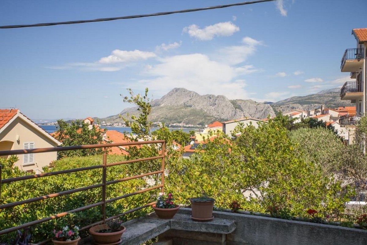 Three bedroom apartment with terrace and sea view Nemira, Omiš  A-c