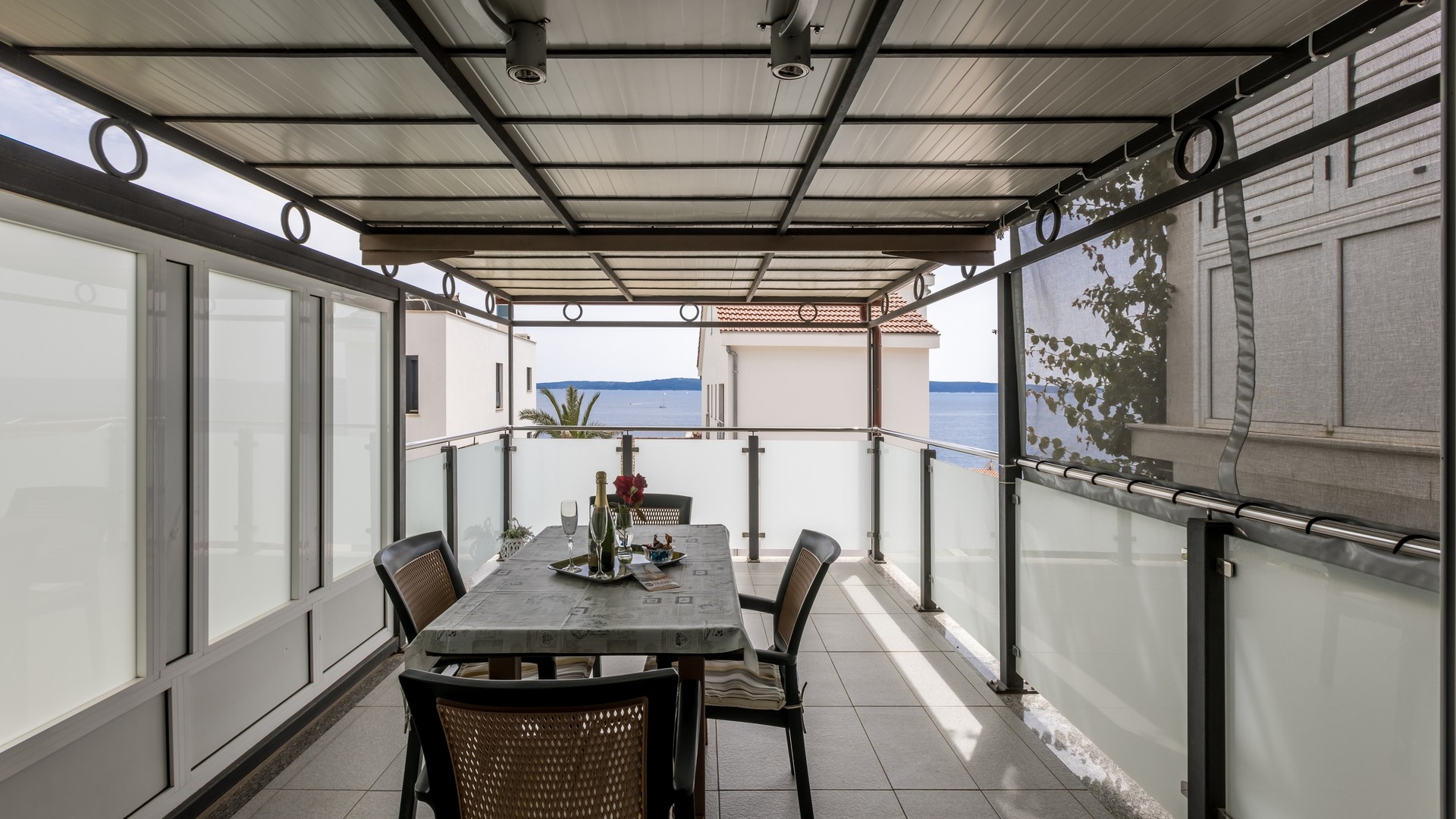 One bedroom apartment with terrace and sea view Mavarštica (Čiovo) (A-21062-a) One bedroom apartment with terrace and sea view Mavarštica (Čiovo) (A-21062-a)