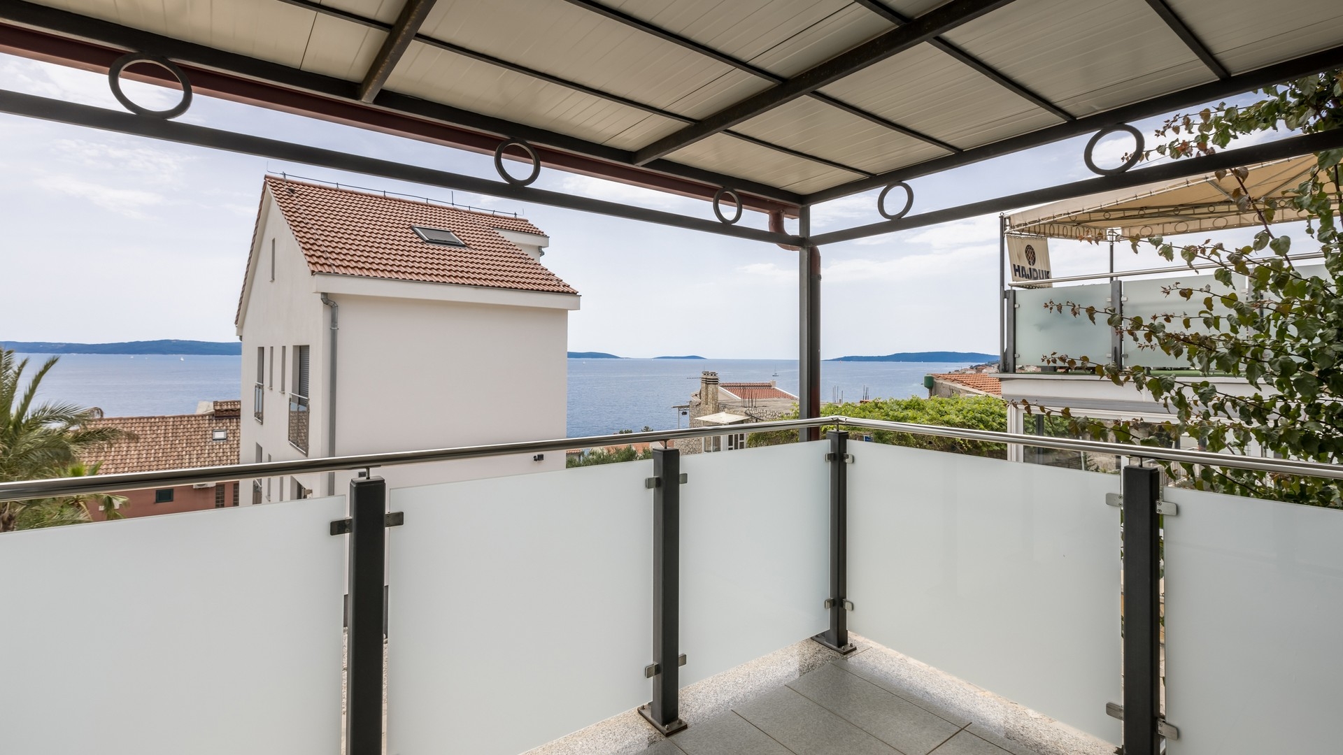 One bedroom apartment with terrace and sea view Mavarštica, Čiovo  A-a