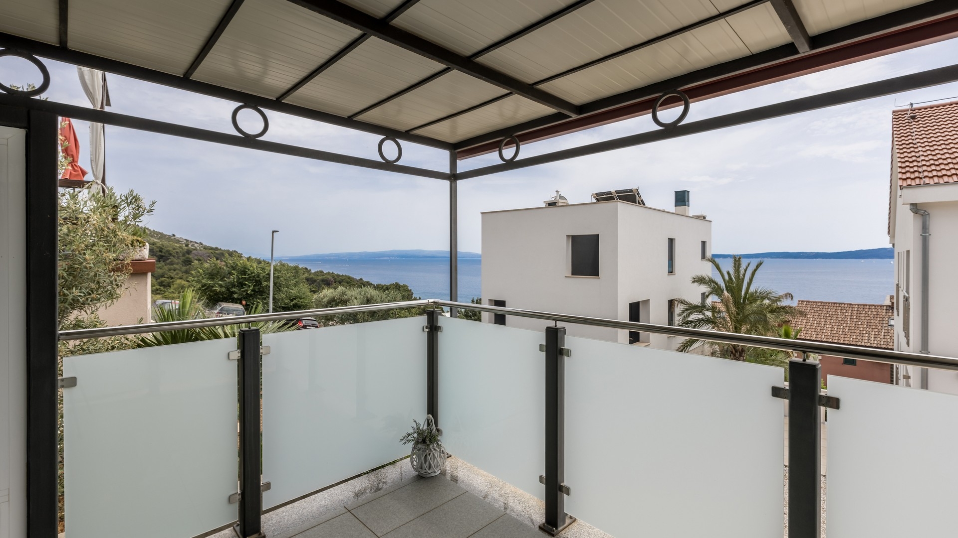One bedroom apartment with terrace and sea view Mavarštica, Čiovo  A-a