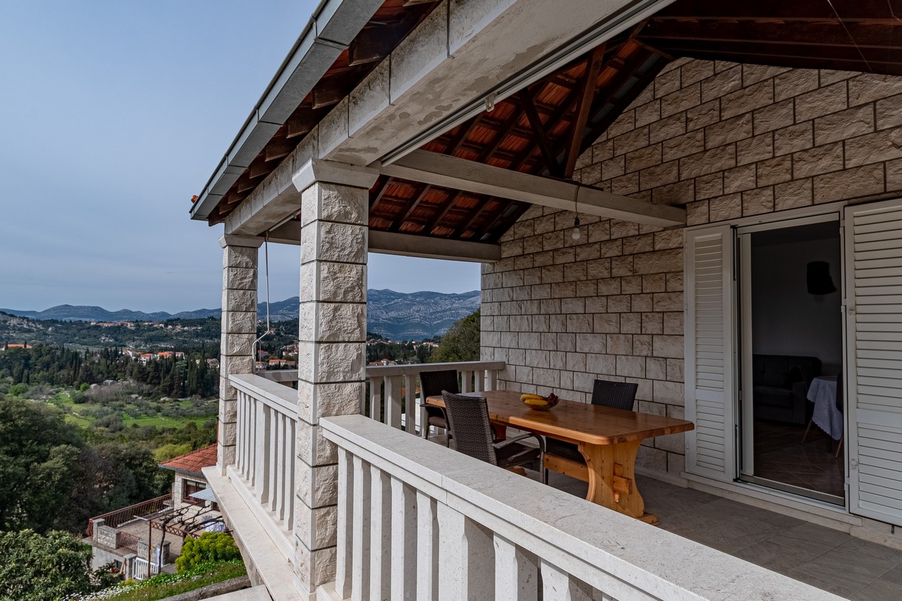 Two bedroom house with terrace Žrnovo, Korčula  K