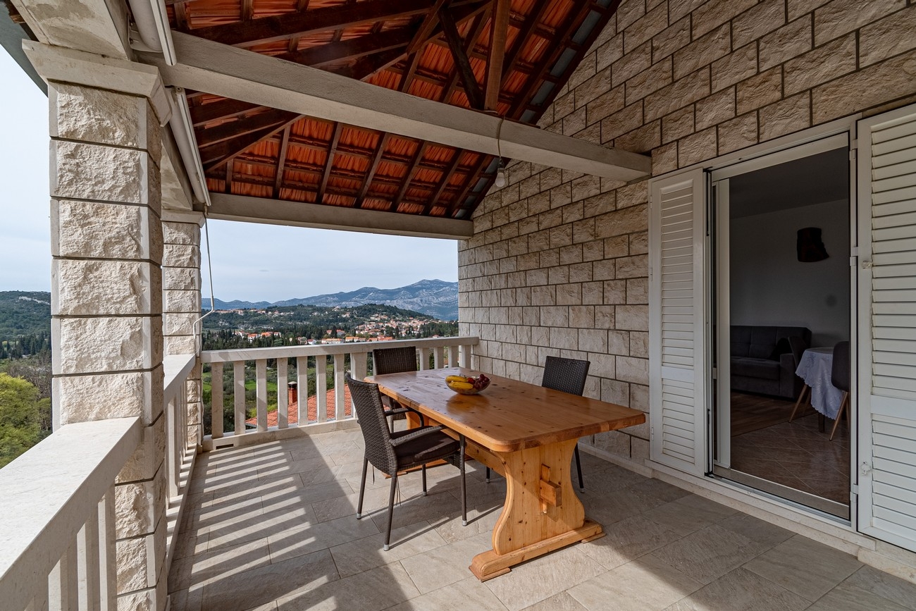 Two bedroom house with terrace Žrnovo, Korčula  K