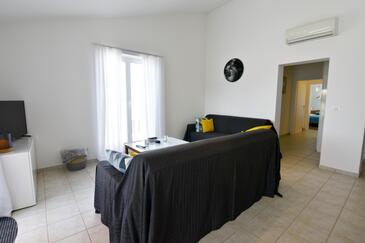 Bašanija, Dnevni boravak u smještaju tipa apartment, dostupna klima i WiFi.