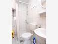 Zaton Veliki, Bathroom in the studio-apartment, (pet friendly) and WiFi.