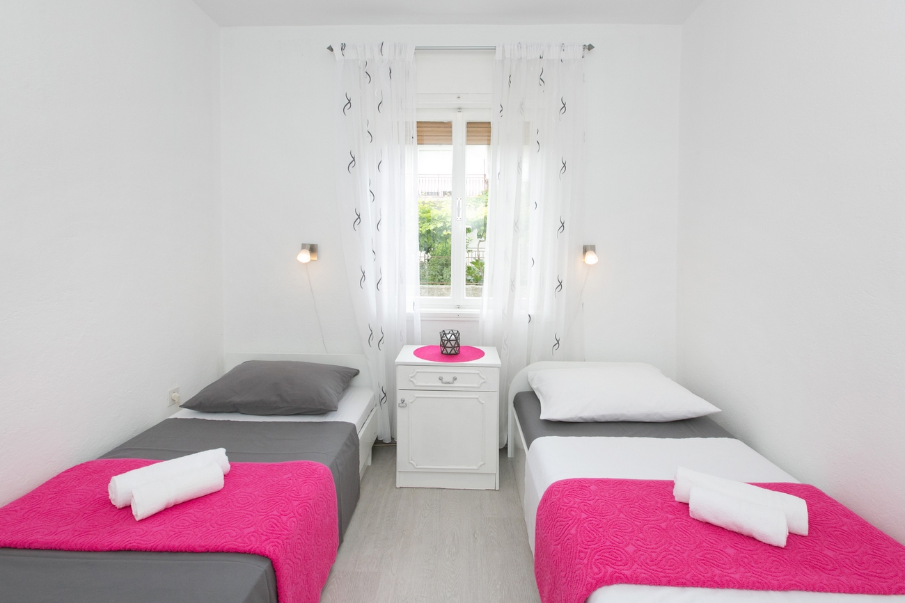 Two bedroom apartment with terrace Kaštel Lukšić, Kaštela  A-a