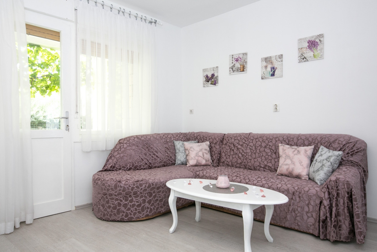 Two bedroom apartment with terrace Kaštel Lukšić, Kaštela (A-21073-a)