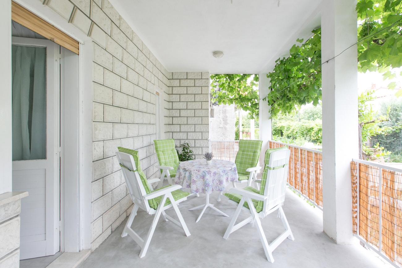 Two bedroom apartment with terrace Kaštel Lukšić, Kaštela  A-a