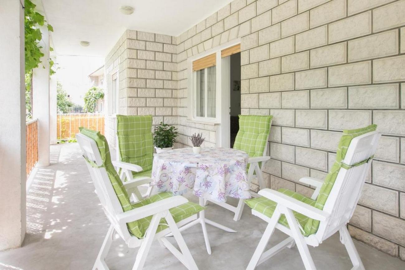 Two bedroom apartment with terrace Kaštel Lukšić, Kaštela  A-a