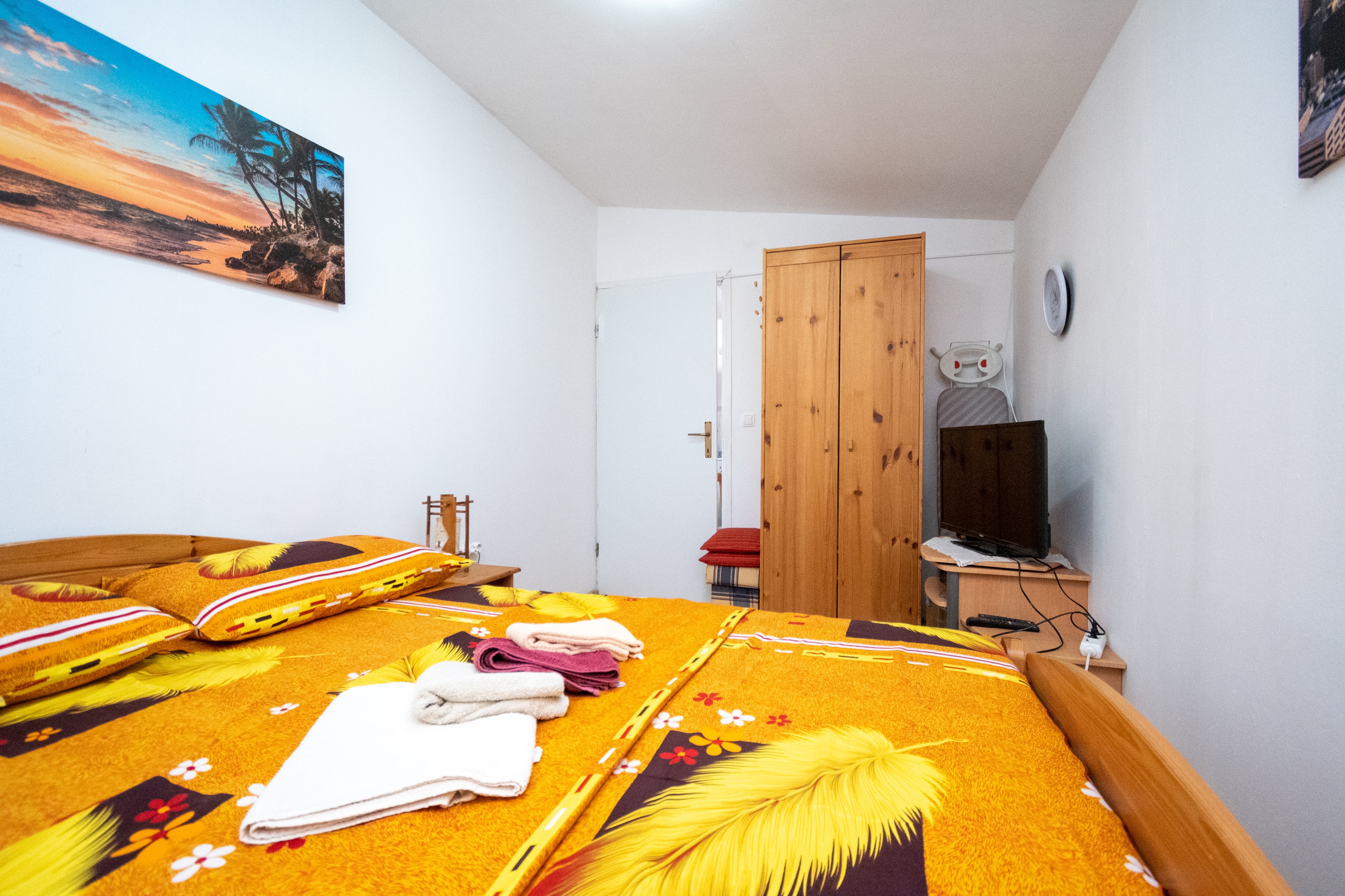 One bedroom apartment with terrace and sea view Vir  A-b