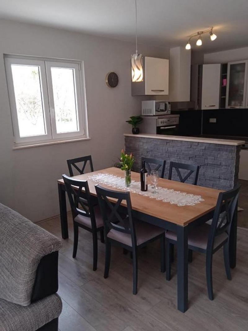 Two bedroom house with balcony Ostrvica, Omiš  K