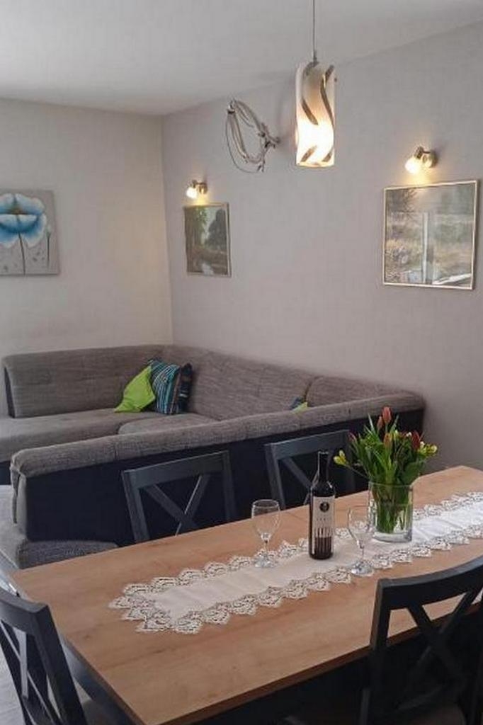 Two bedroom house with balcony Ostrvica, Omiš  K