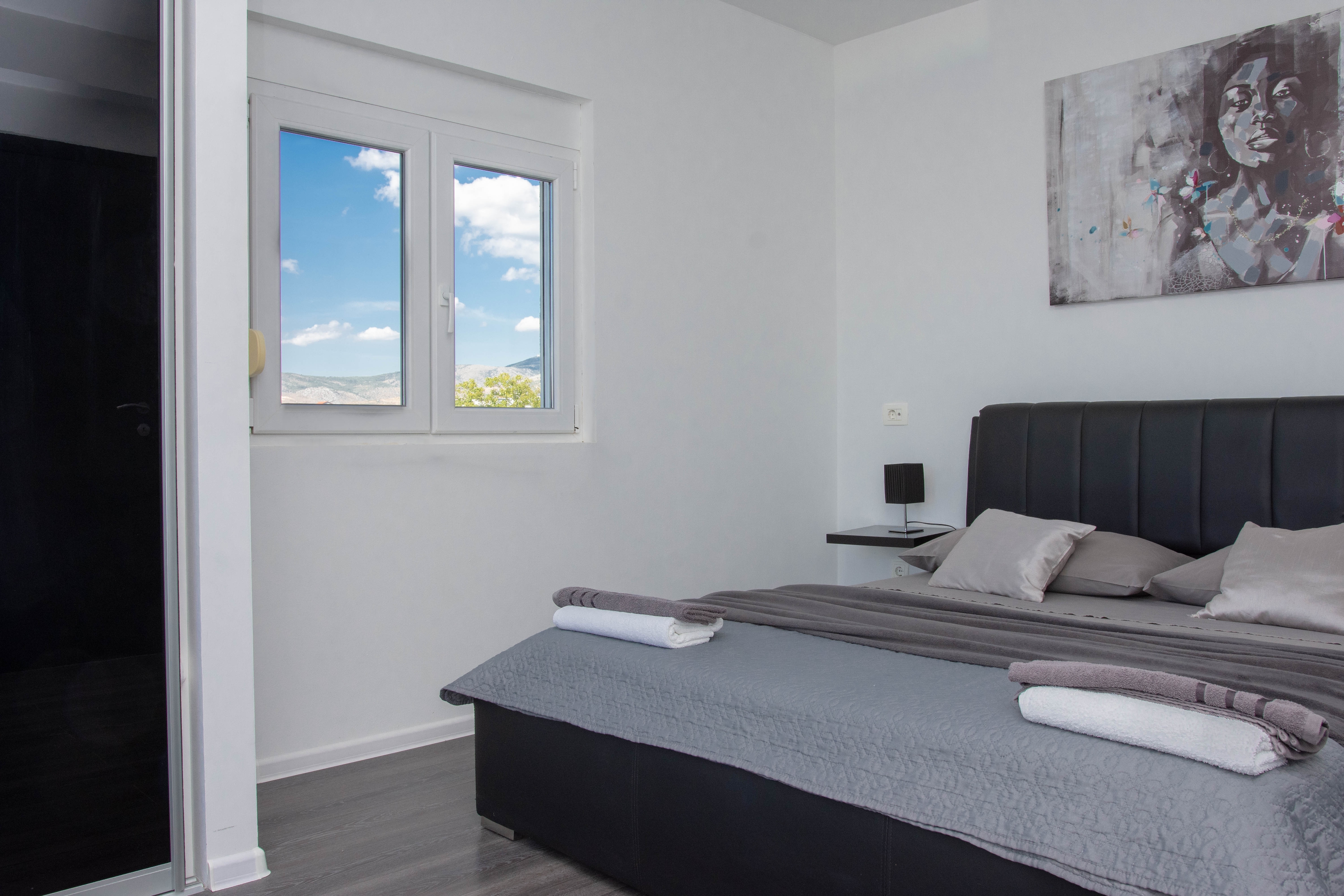 Three bedroom apartment with terrace and sea view Kaštel Štafilić, Kaštela  A-a