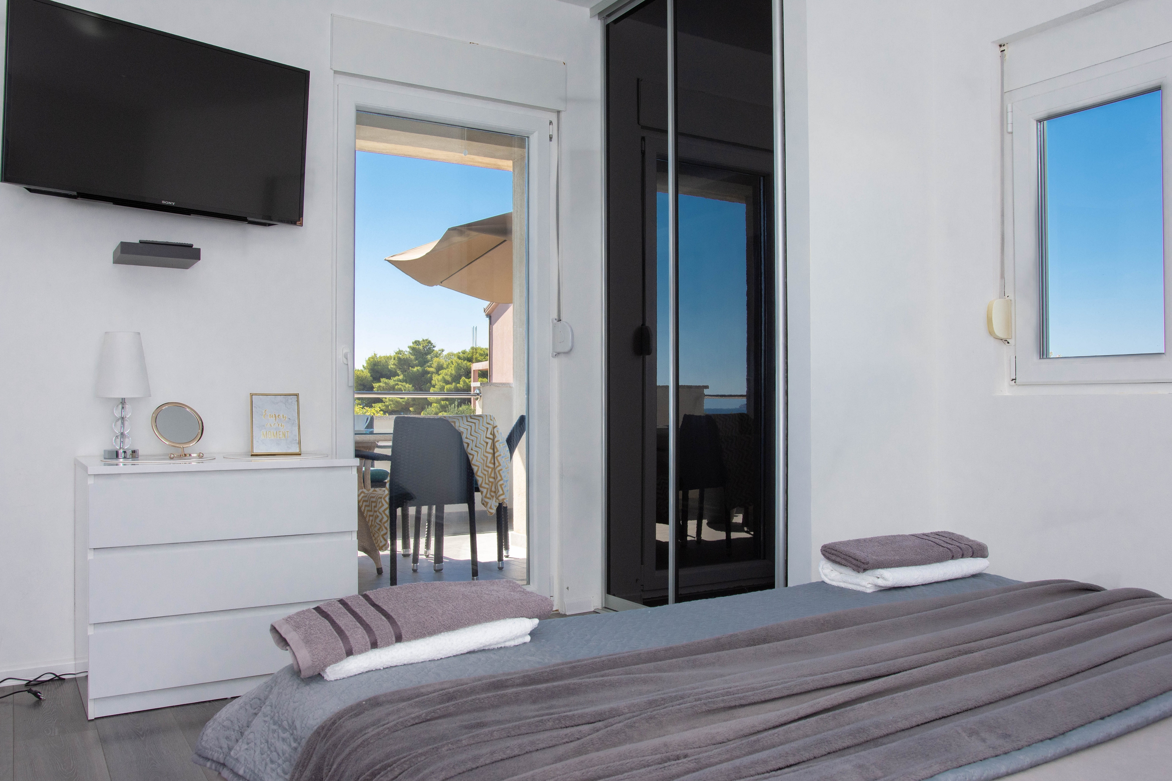 Three bedroom apartment with terrace and sea view Kaštel Štafilić, Kaštela  A-a