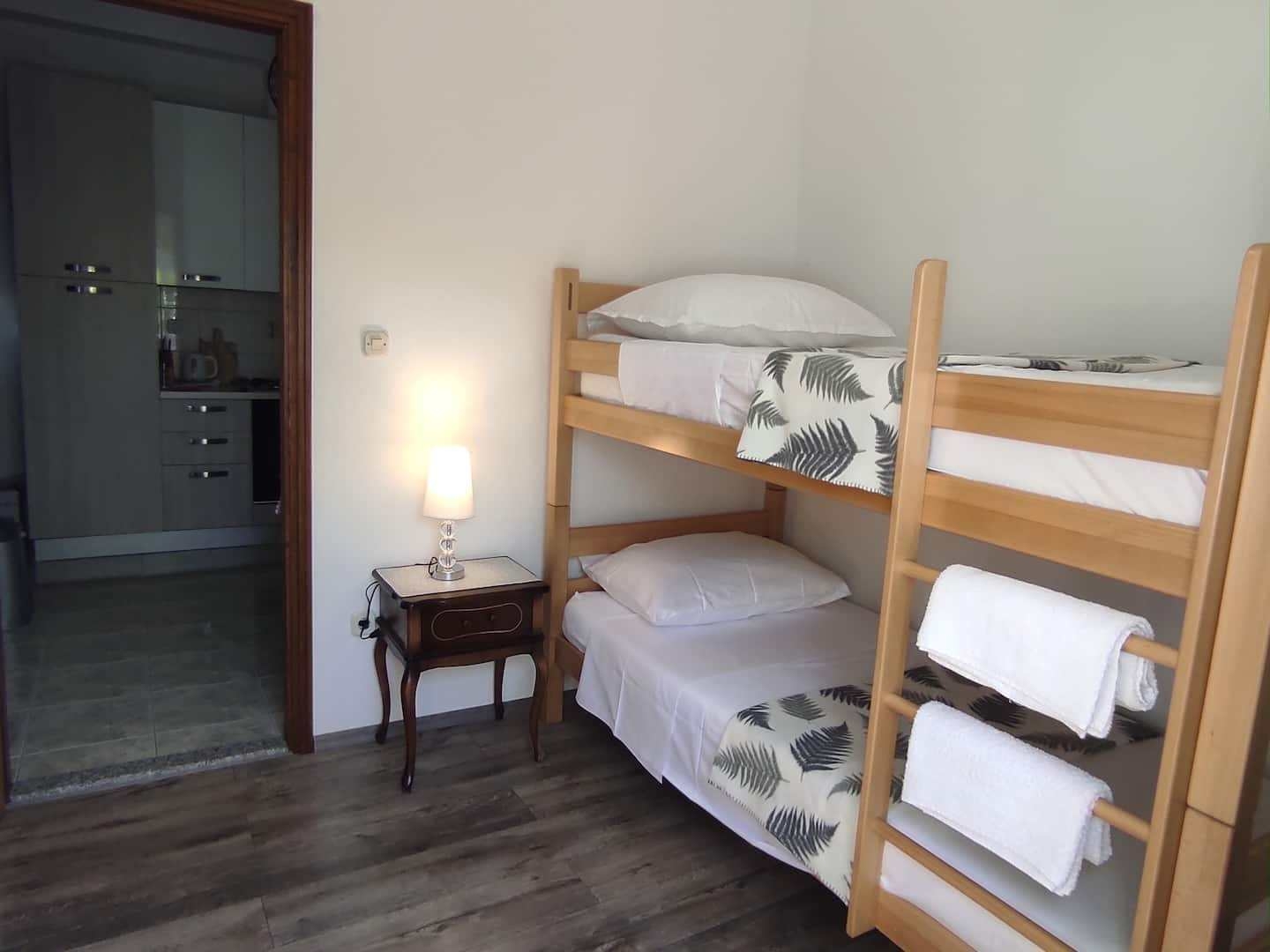 Two bedroom apartment with air-conditioning Kaštel Štafilić, Kaštela  A-b
