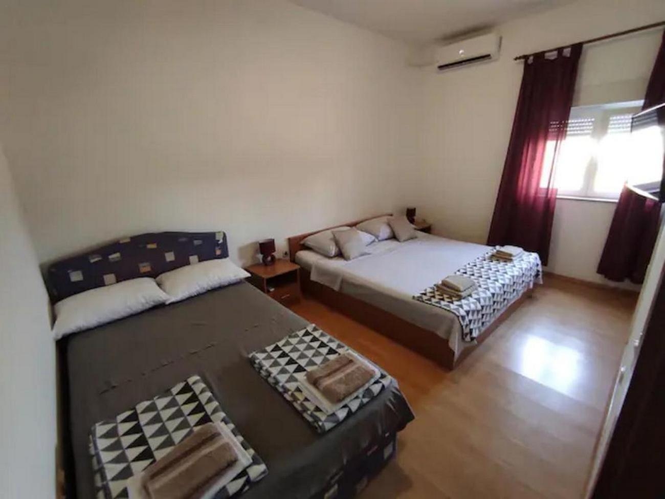 One bedroom apartment with air-conditioning Kaštel Štafilić, Kaštela  A-d