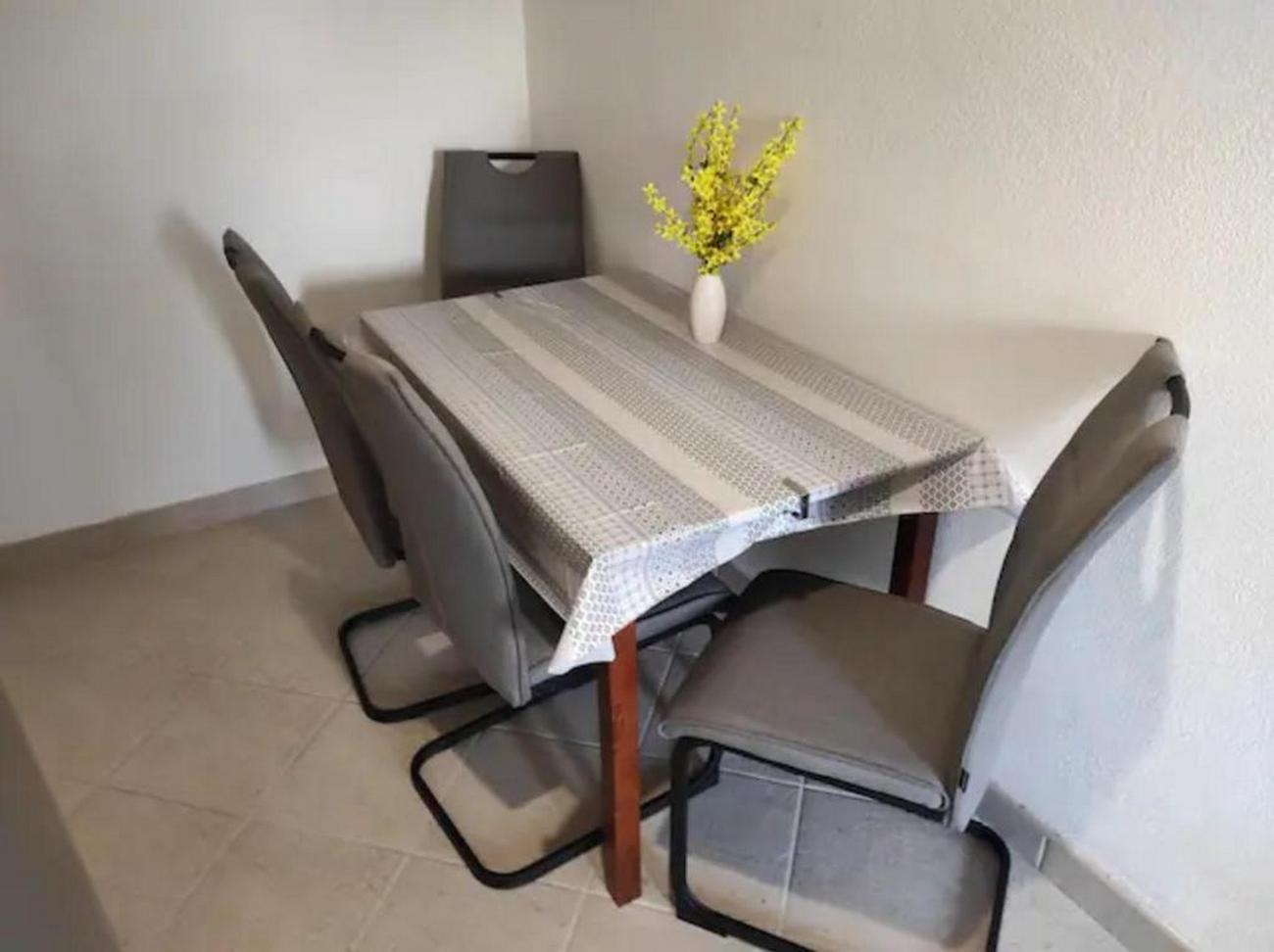 One bedroom apartment with air-conditioning Kaštel Štafilić, Kaštela  A-d