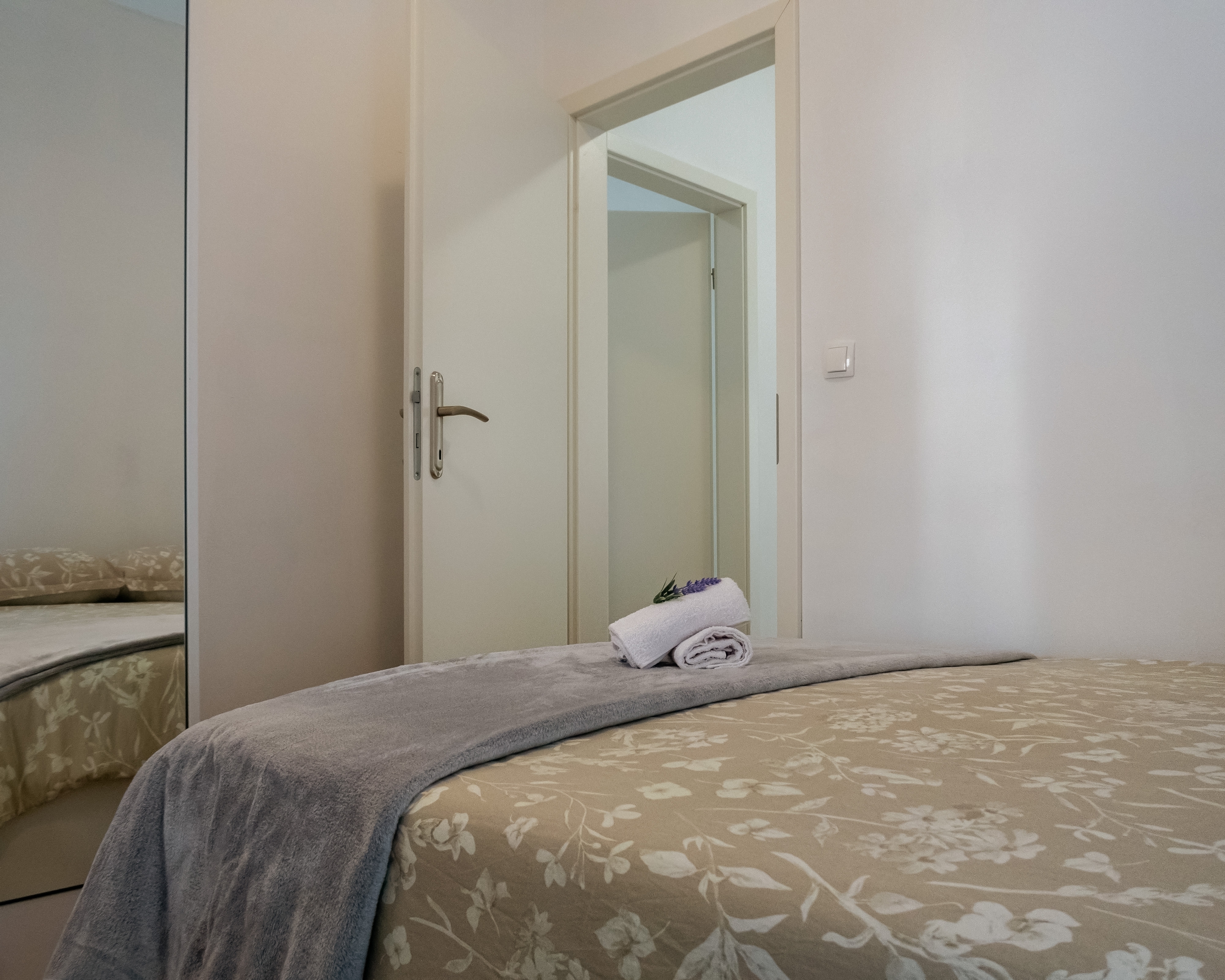 Two bedroom apartment with terrace Bibinje, Zadar  A-c