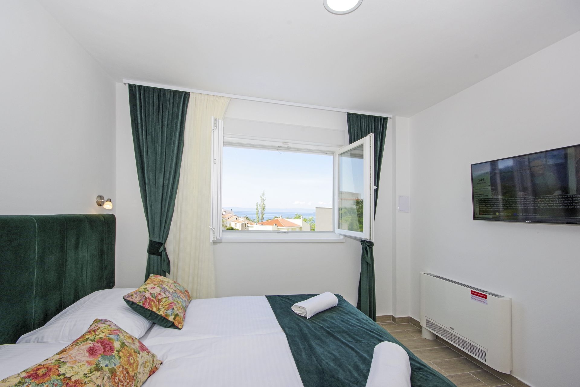 One bedroom apartment with terrace Promajna, Makarska  A-c