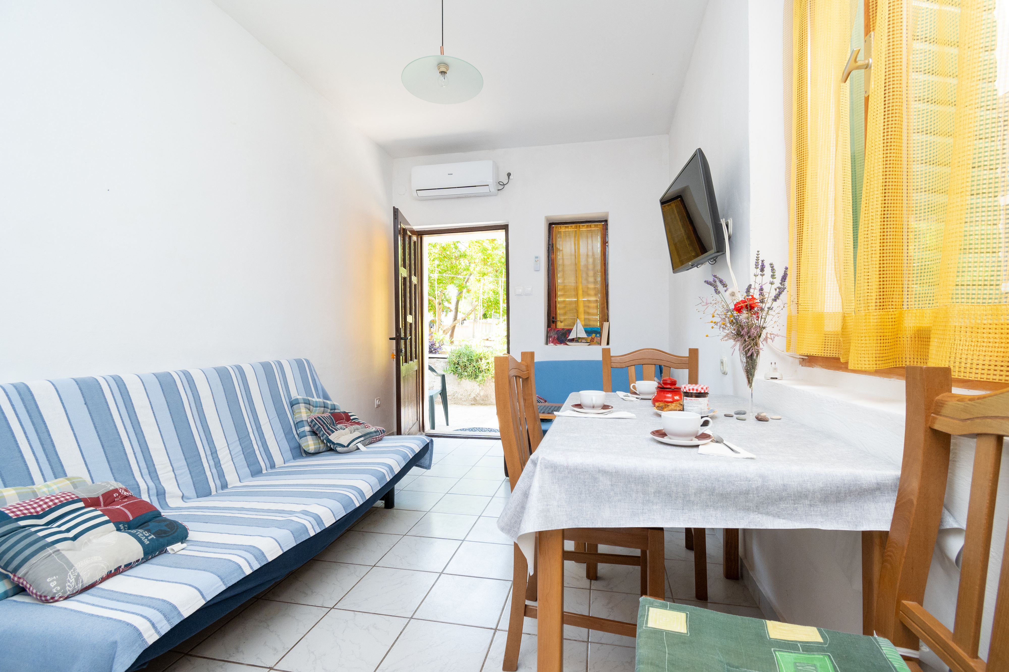 Two bedroom house near beach Preko, Ugljan (K-21106) Two bedroom house near beach Preko, Ugljan (K-21106)