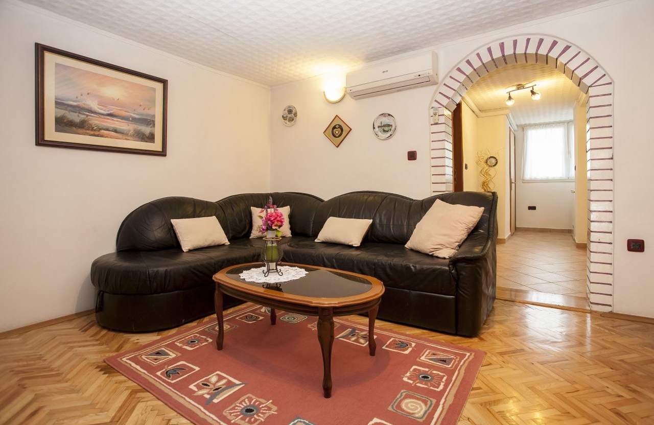 Two bedroom apartment with terrace Rovinj (A-21107-a) Two bedroom apartment with terrace Rovinj (A-21107-a)