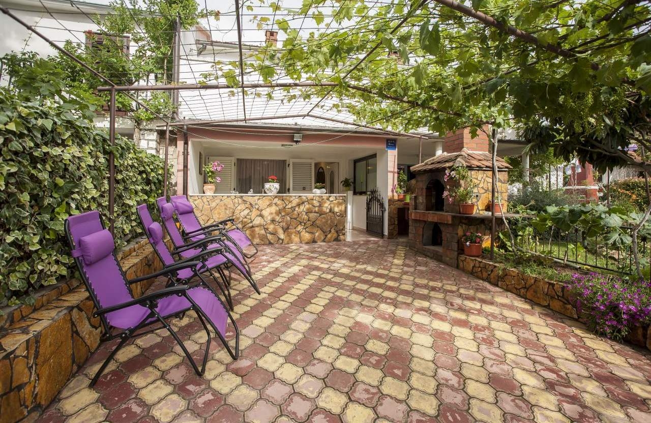 Two bedroom apartment with terrace Rovinj (A-21107-a)