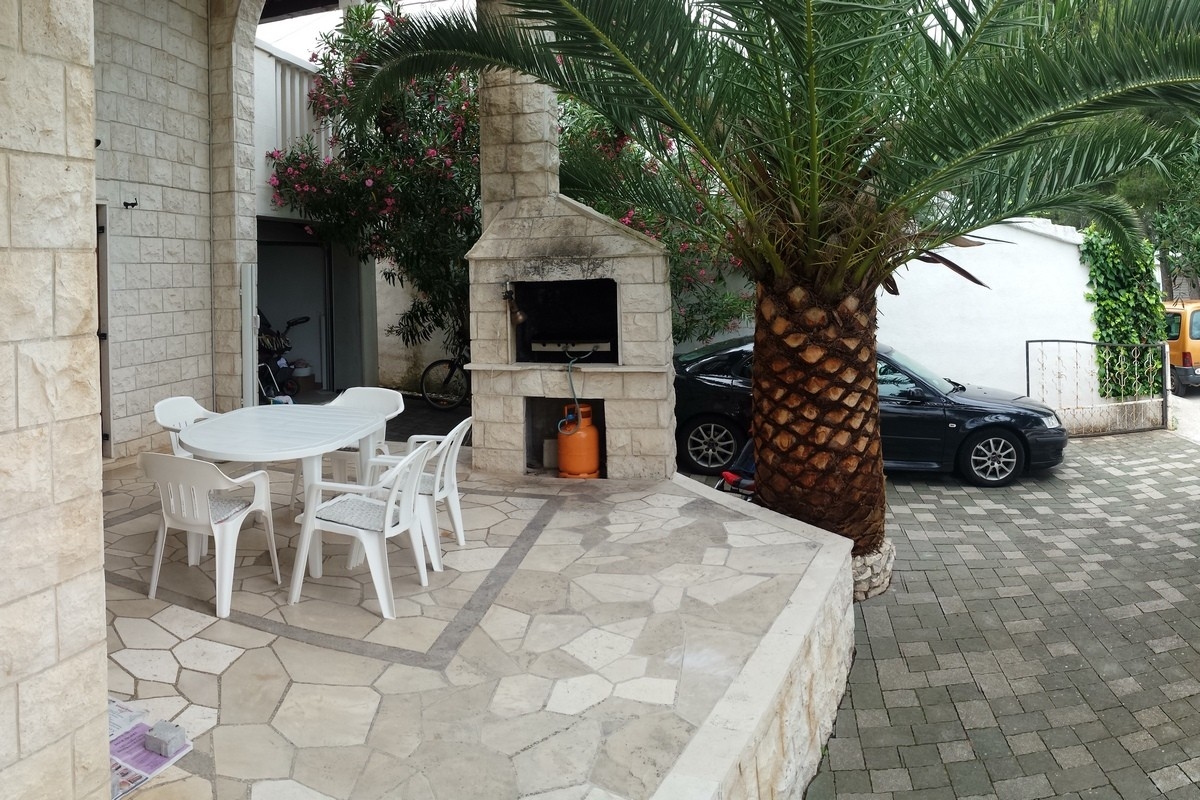 Four bedroom apartment with terrace Supetar, Brač  A-a