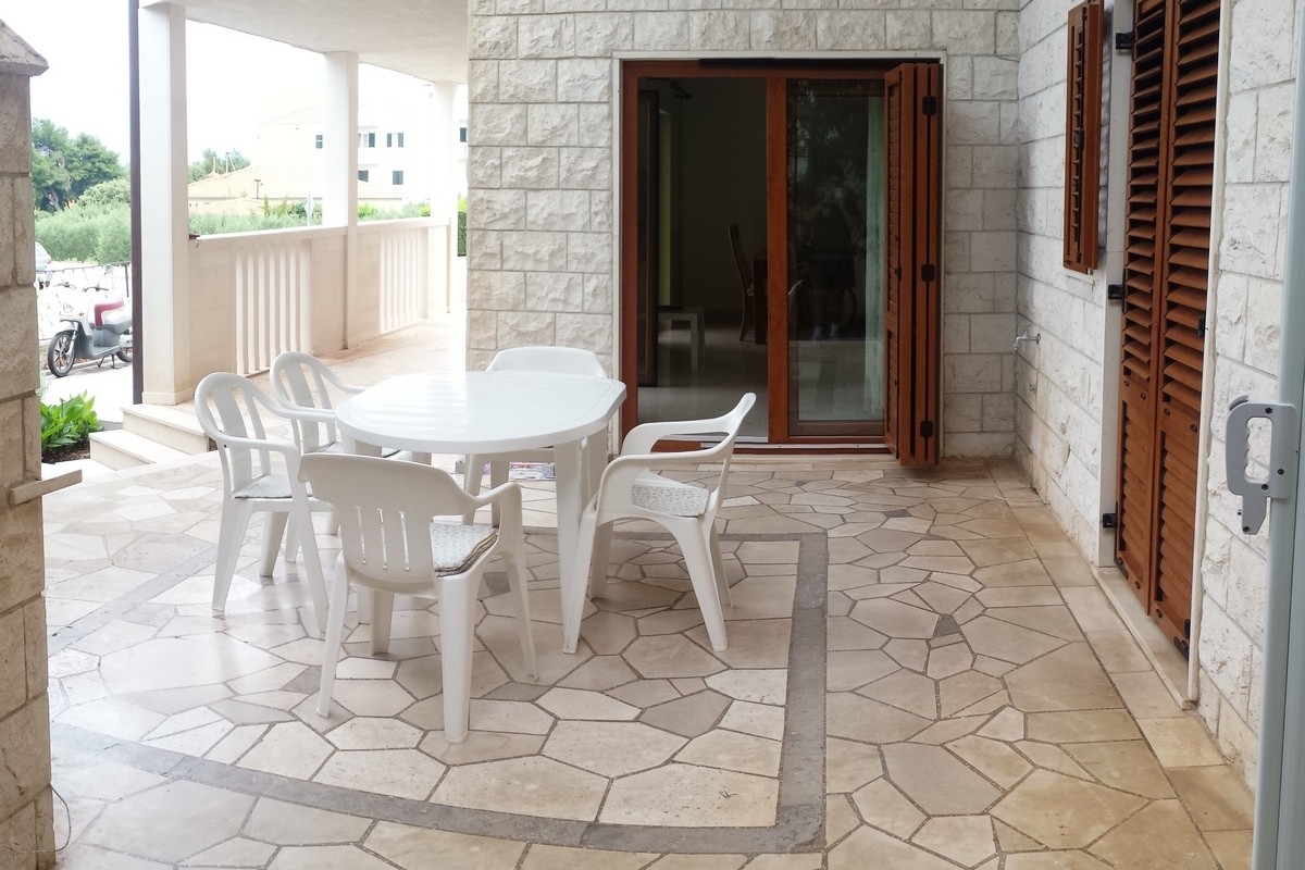 Four bedroom apartment with terrace Supetar, Brač  A-a