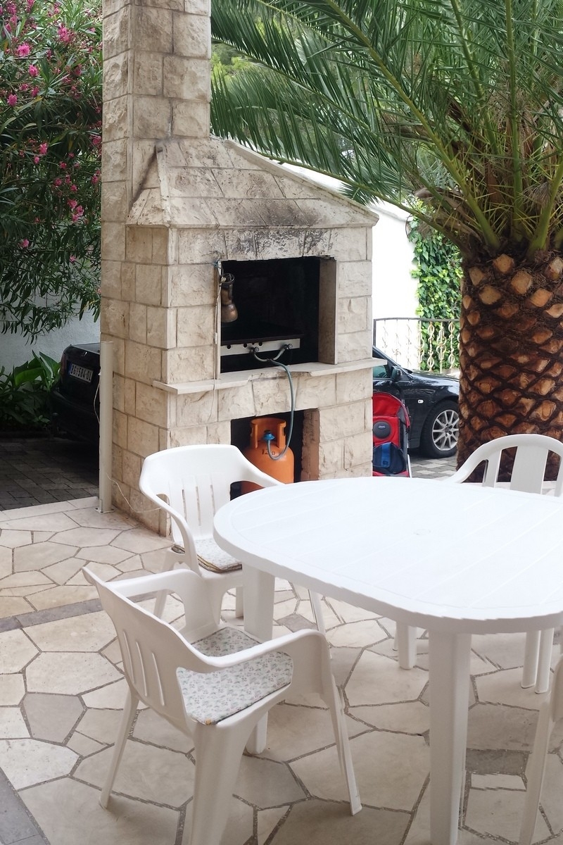 Four bedroom apartment with terrace Supetar, Brač  A-a