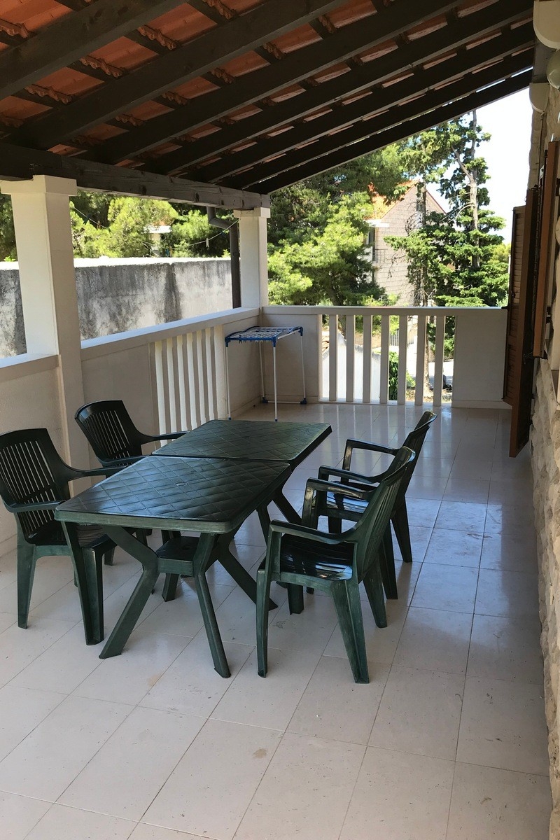 One bedroom apartment with balcony Supetar, Brač  A-c