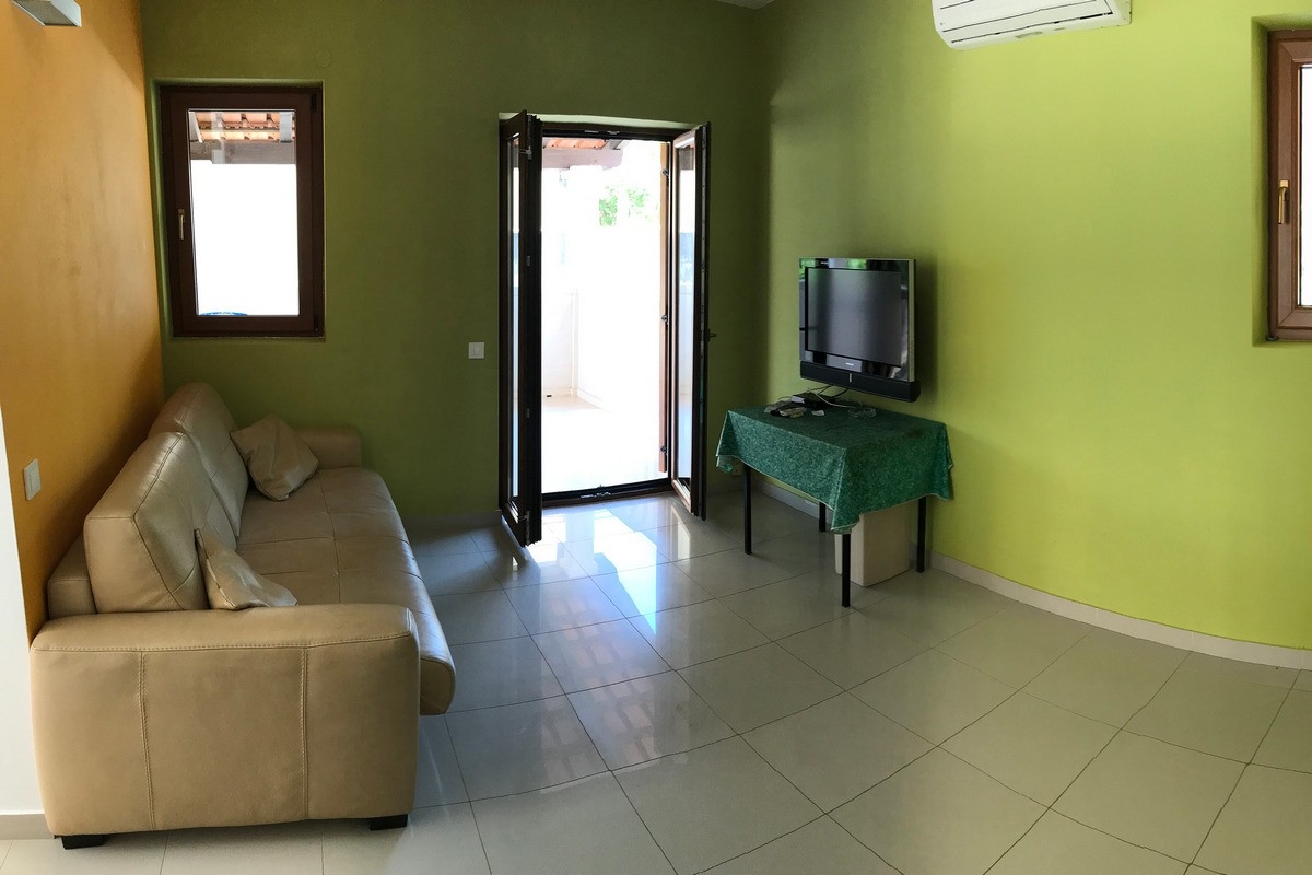 One bedroom apartment with balcony Supetar, Brač (A-21110-c)