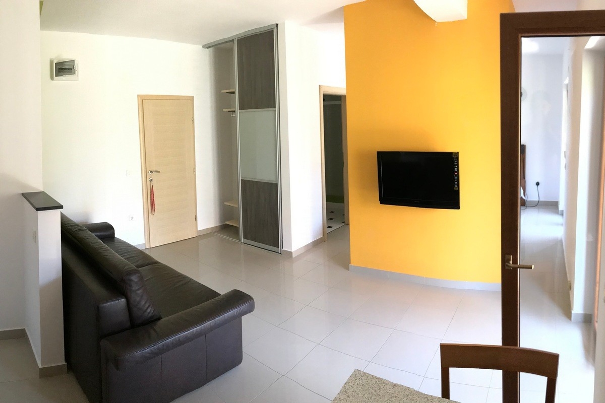 One bedroom apartment with balcony Supetar, Brač (A-21110-d)