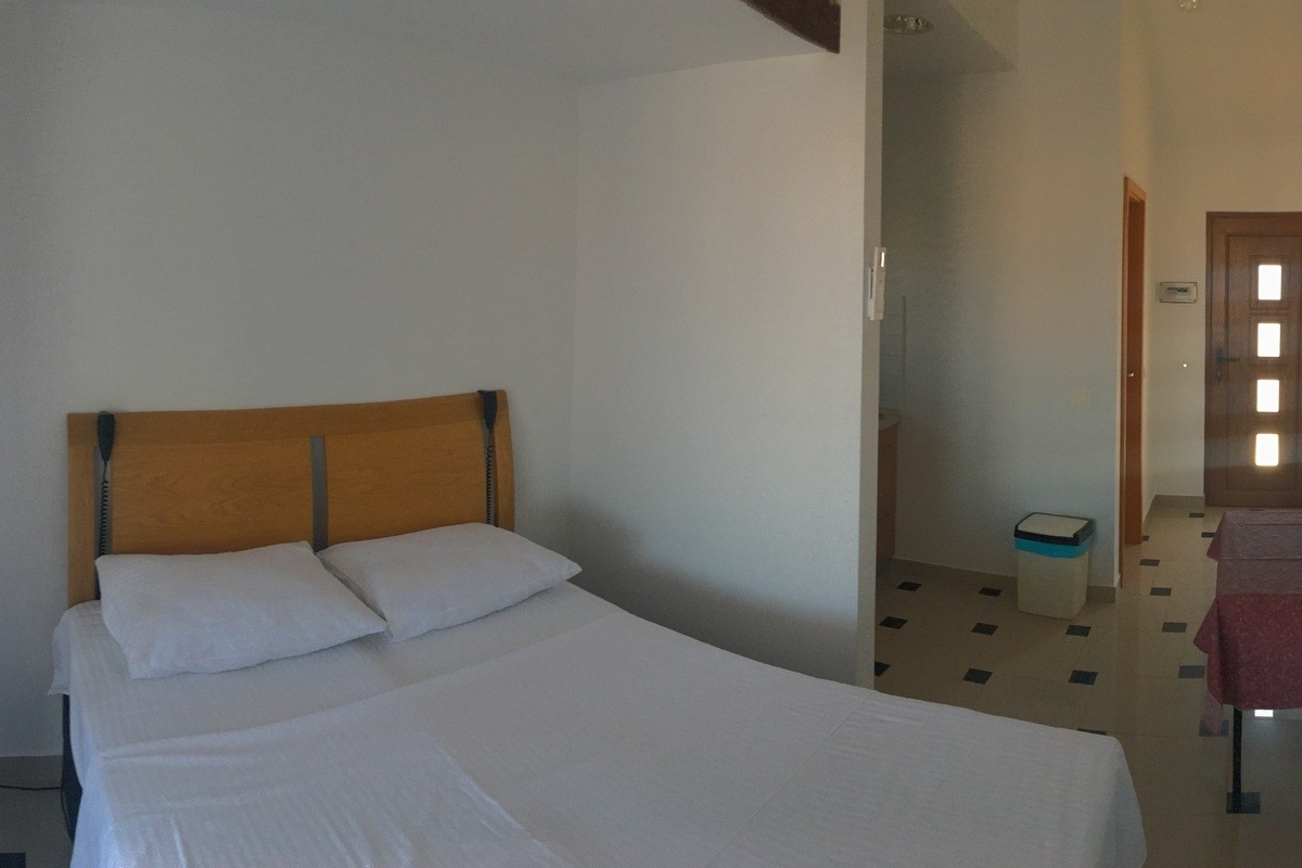 Studio flat with terrace and sea view Supetar, Brač (AS-21110-a)