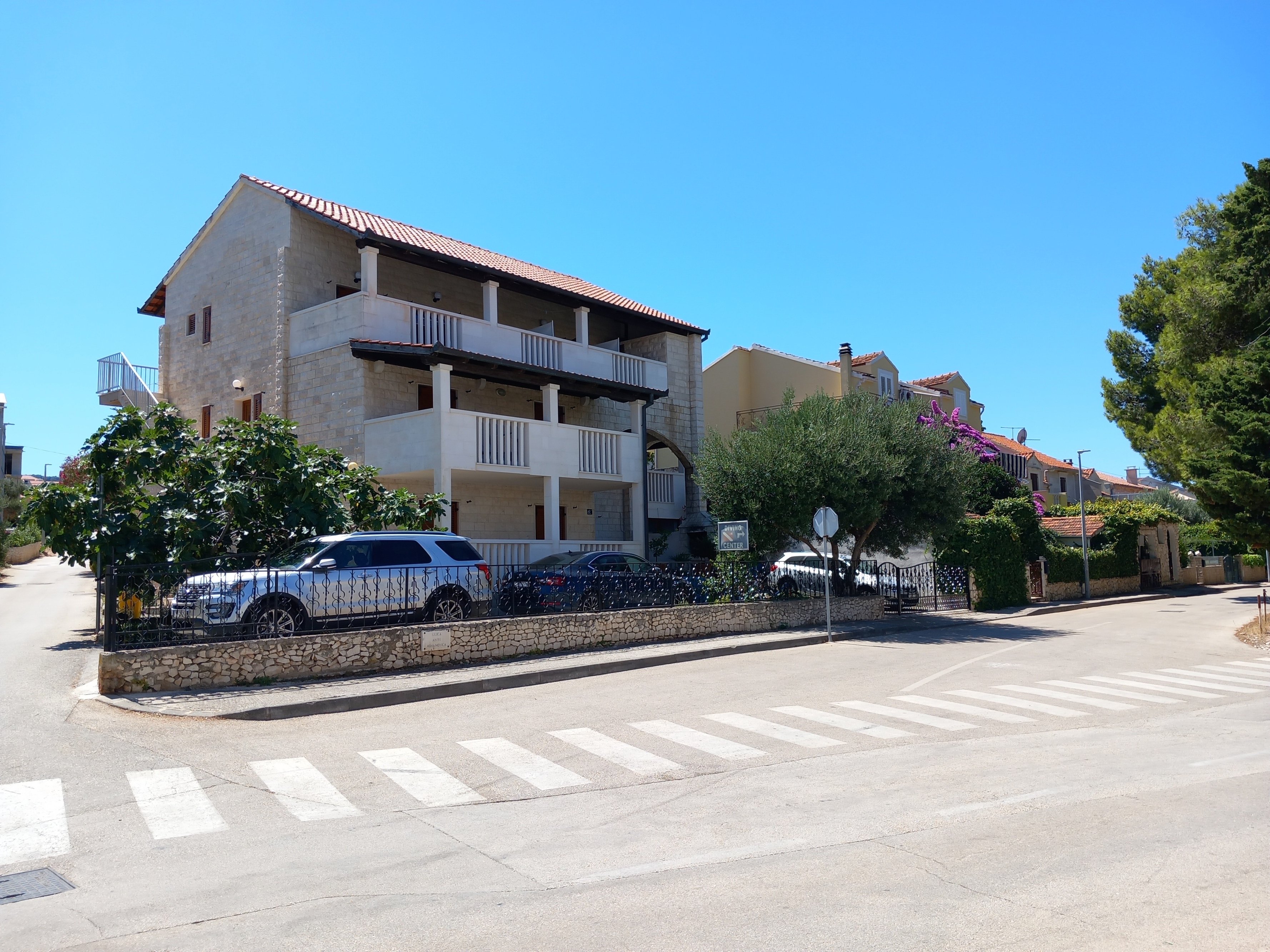 One bedroom apartment with balcony Supetar, Brač  A-c