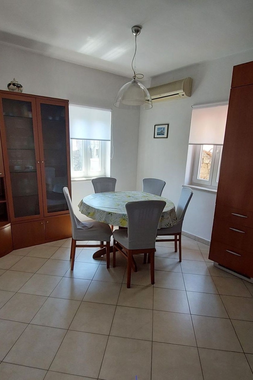 Two bedroom apartment with air-conditioning Cres  A-a