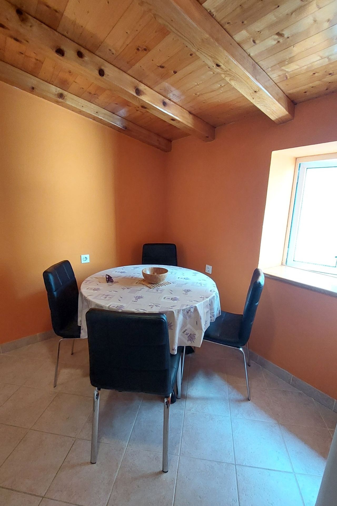Two bedroom apartment with air-conditioning Cres  A-a