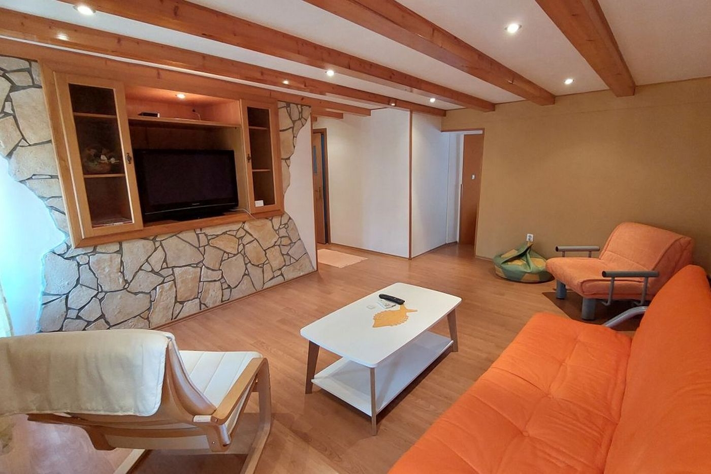 Two bedroom apartment with air-conditioning Cres  A-a