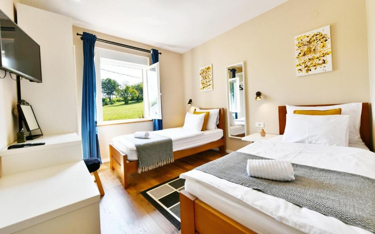 Two bedroom apartment with balcony Rakovica, Plitvice  A-a