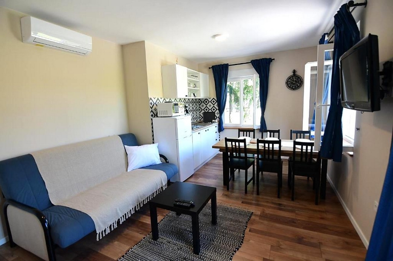 Two bedroom apartment with balcony Rakovica, Plitvice  A-a