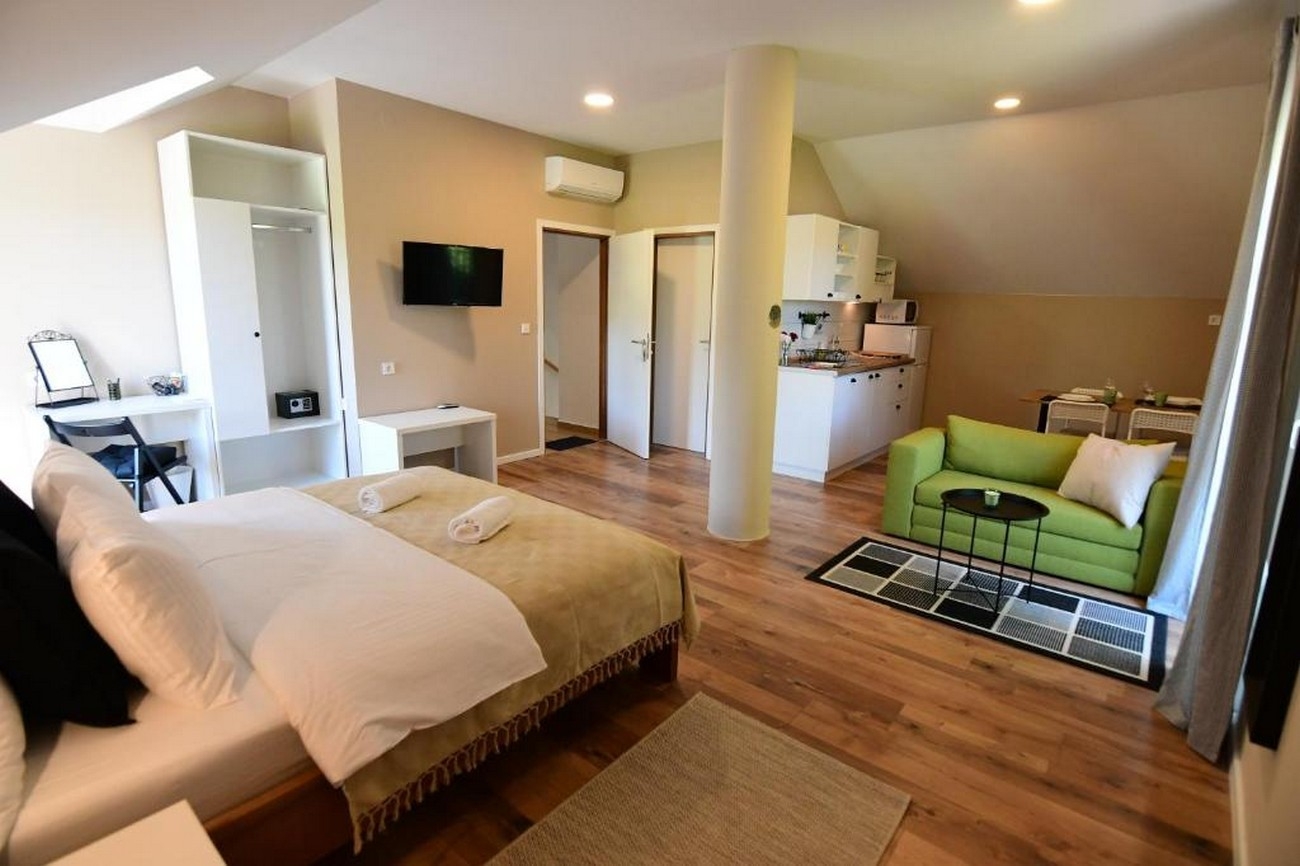 Studio flat with balcony Rakovica, Plitvice  AS-a